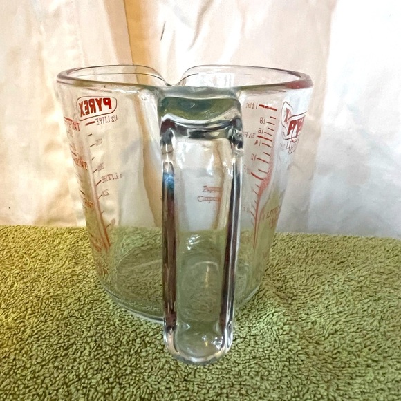 PYREX GLASS 2-CUP #516 1 PINT MEASURING RED METRIC OPEN HANDLE Pint, Litre, Oz - Picture 5 of 5